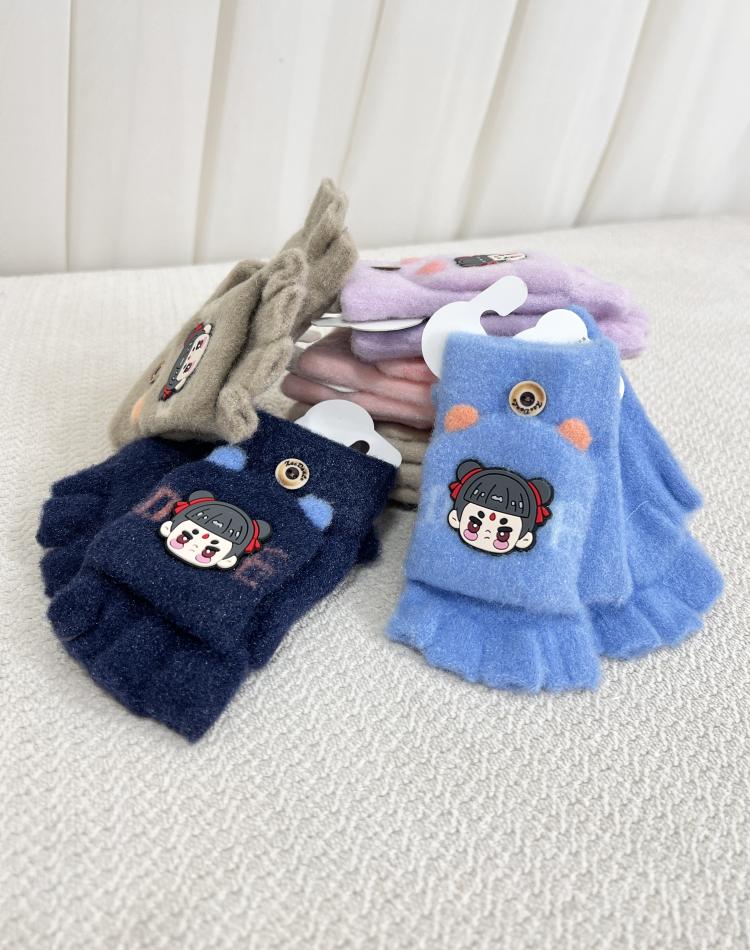 25039 دستکش نیم انگشتی(4تا6سال)